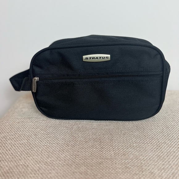 Stratus Toiletry Bag, Black - Picture 7 of 14